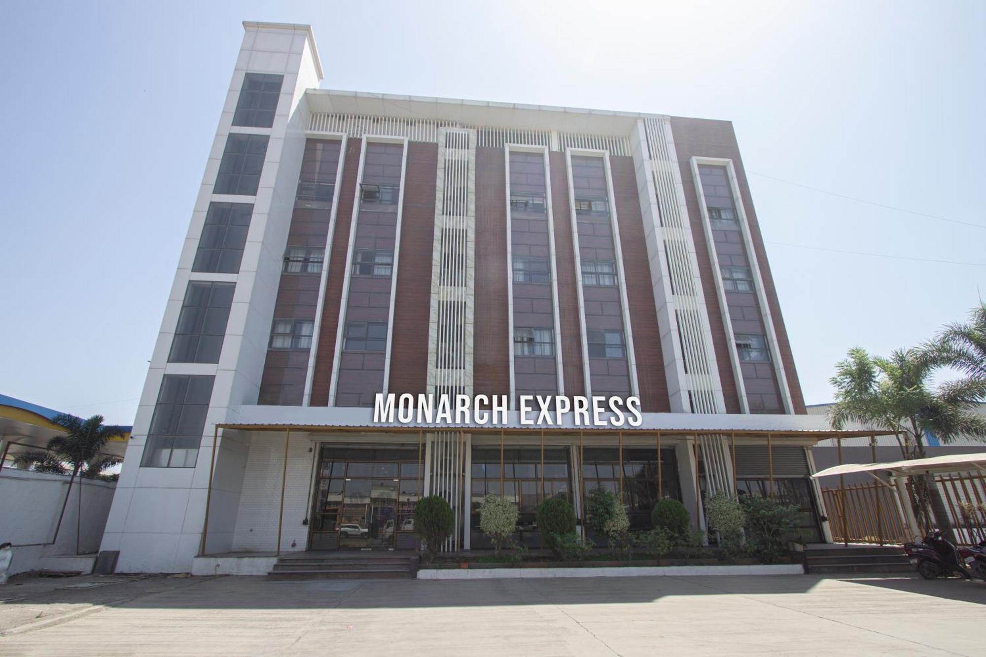 Monarch Express Chakan 호텔 외부 사진